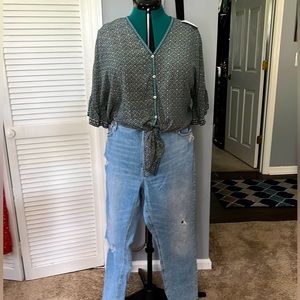 Women’s Old Navy Extra High Waisted Distressed jeans Size 18